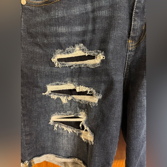 Judy Blue distressed denim Bermuda length shorts, size 1X, gently used condition - Picture 9 of 10